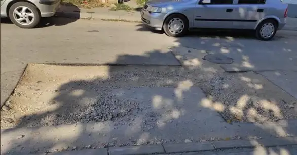 Krater kod Tackove česme pravi problem vozačima: Nadležni ne rade svoj posao