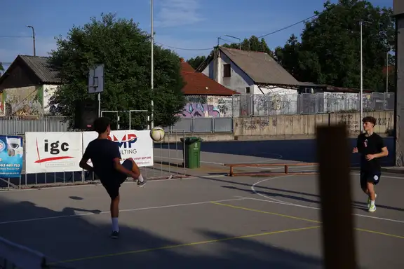 Svetski šampioni u tek bolu osvojili 5. turnir u nožnom tenisu „Kocka“