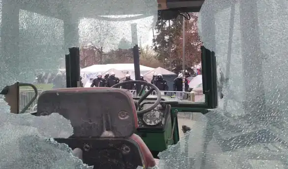 RTS: Akcija hapšenja osoba koje su uništavale traktore na skupu 15. marta