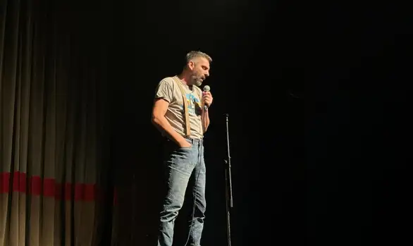 Neša Bridžis izveo stend - up komediju ,,Muško- ženski svet”