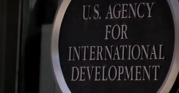 Kada su uzimali novac USAID nisu se bunili, čak se i slikali s predsednicom: Sada je naprednjaci zovu „kriminalnom“