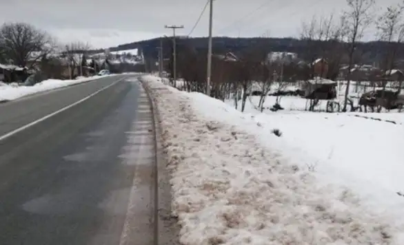 Meštani Višnjara: Posle rehabilitacije ulica u Višnjaru, trotoar "zreo" za intezivnu negu