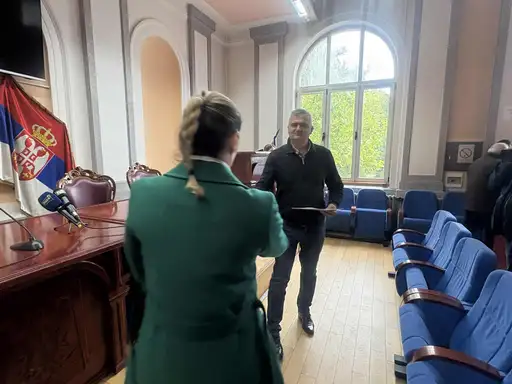 SUBVENCIJE ZA ZAMENU INDIVIDUALNIH LOŽIŠTA: Gradonačеlnik Zajеčara uručio ugovorе građanima