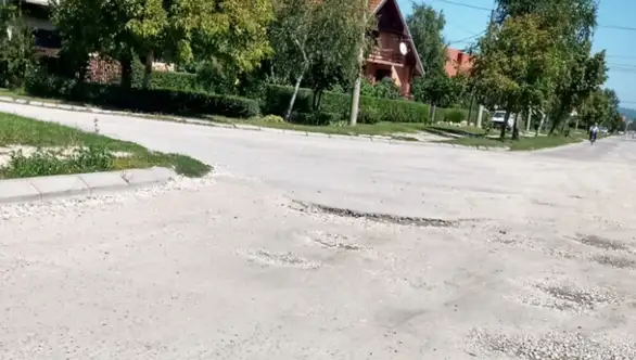 Prijavi problem: Krateri u Podlivu. Kada počinje obećana rekonstrukcija Vojničke ulice i most preko Timoka?
