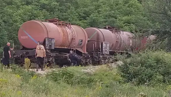 Iskliznula vagon cisterna sa sumpornom kiselinom: Prekunut saobraćaj na pruzi kod Bora