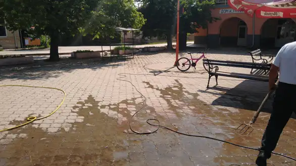 Minulog vikenda očišćen centar sela Vražogrnac, pokošena trava i sazvan tim za sanaciju odvodnih kanala