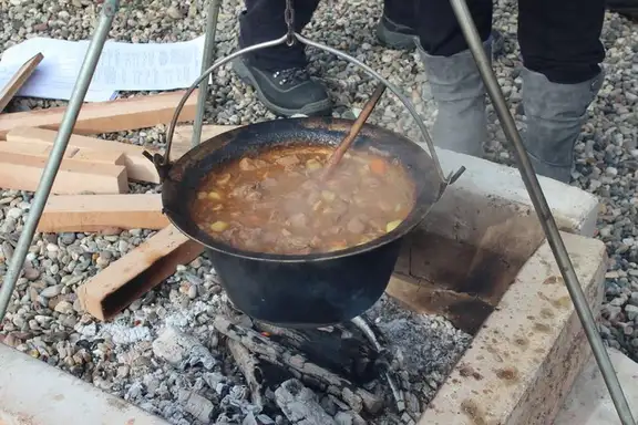 Lovci iz Zvezdana pripremili najbolji gulaš! ( Foto )