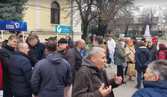 “Poražavajuće je da radnik iz Kine prima veću platu nego naši građani u istoj firmi za isti posao”: Miroslav Aleksić i Pavle Grbović posetili Zaječar