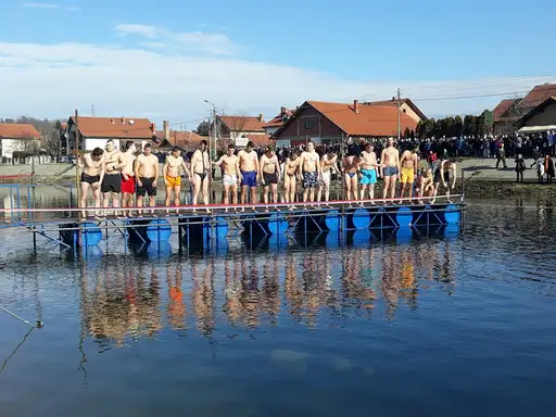 U susret Bogojavljenju: Plivanje za Časni krst na Crnom Timoku