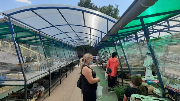 JKP "Higijena": Naređuje se zakupcima tezgi – prodavcima na zelenim pijacama u gradu, i prodavcima u hali sireva , da prilikom prodaje robe OBAVEZNO koriste zaštitnu opremu