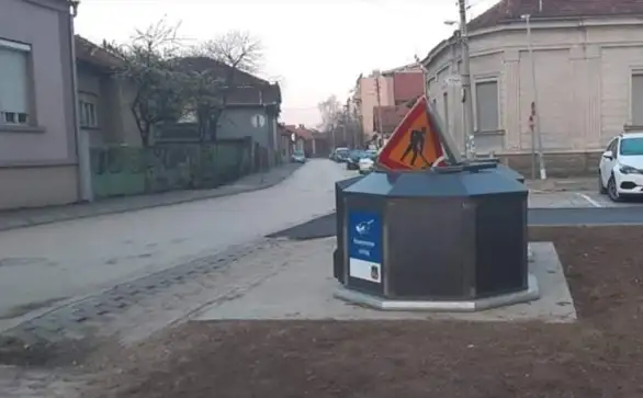 Vandali ne staju: Otkinut znak i bačen u kontejner