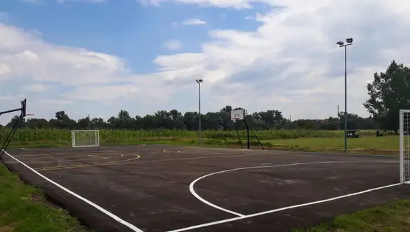 Završeni radovi na adaptaciji otvorenog sportskog terena u Zvezdanu